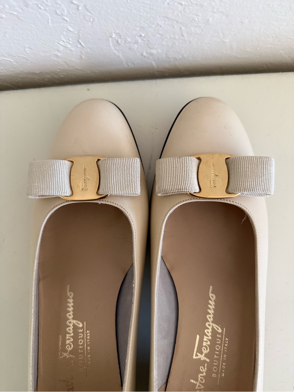 Salvatore Ferragamo Vara Bow Low Heel Pumps Lot - Picture 7 of 13